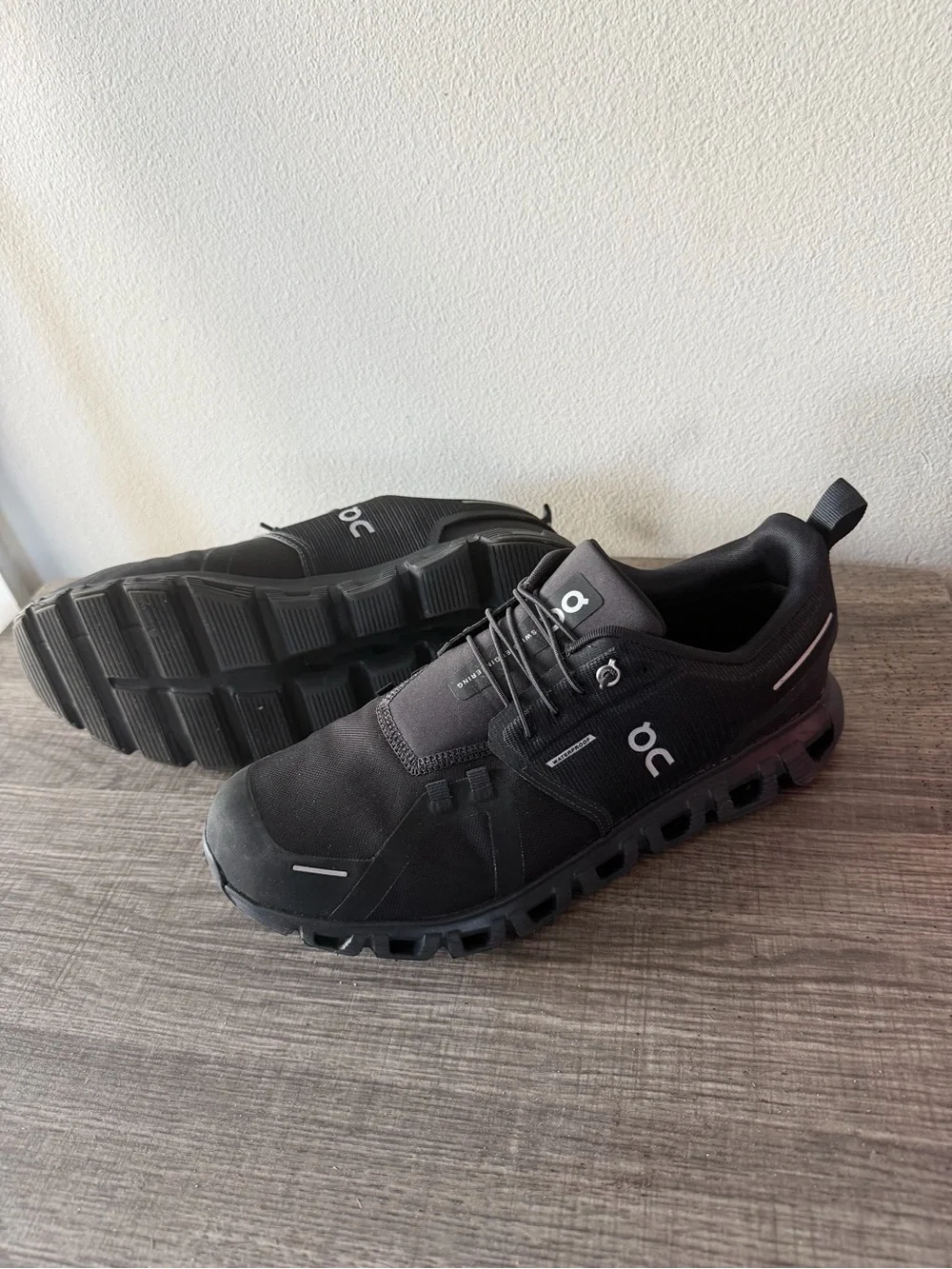 On Running Black Cloudswift Low-Profile Running Sneakers